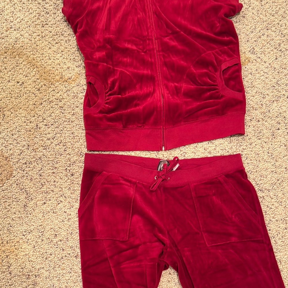 Juicy Couture Women's Red Velour Short Sleeve Hoodie Set Top XL Bottom L - Picture 4 of 7